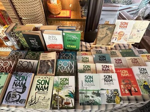Nhà văn Sơn Nam để lại gia tài tác phẩm đồ sộ. Ảnh: NXB Trẻ