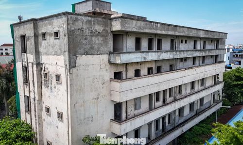 Được biết, sau khi tiếp nhận cơ sở nhà, đất của Đài Phát thanh và Truyền hình tỉnh Nam Định (cũ), Trường Đại học Điều dưỡng Nam Định đã triển khai sửa chữa để từng bước đưa vào sử dụng, phục vụ các hoạt động của nhà trường với tổng mức đầu tư được phê duyệt hơn 14,6 tỷ đồng; giá trị quyết toán khoảng 11,6 tỷ đồng. Tuy nhiên, đến nay công trình vẫn chưa được đưa vào khai thác, sử dụng, gây lãng phí nguồn lực đầu tư.