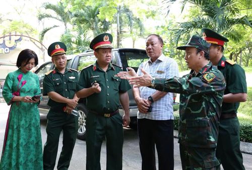 Thiếu tướng Nguyễn Thành Trung - Chính ủy Bộ Tư lệnh TPHCM - trao đổi, quán triệt các cán bộ thực hiện nhiệm vụ. Theo đó, các đơn vị chuẩn bị tốt cho công tác tìm kiếm, quy tập những ngày tới. Đồng thời, các cơ quan cũng chuẩn bị trưng dụng các khu vực phù hợp tại Nhà Truyền thống quận 10 cũ để làm nơi lưu giữ tạm thời các hài cốt khi tìm thấy. Việc này được thực hiện trang trọng, chuẩn mực.