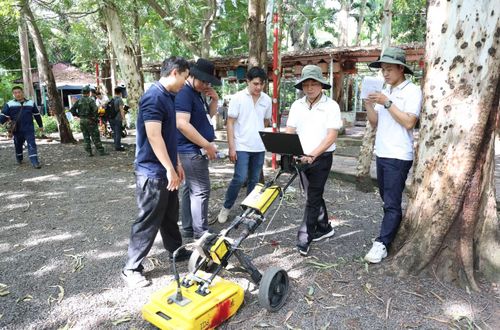 Công tác khảo sát được thực hiện tại ba khu vực có diện tích 500m2, 1.200m2 và 800 m2 trong khuôn viên Công viên Lê Thị Riêng.