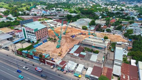 Đáng chú ý, dù nằm ở Bình Dương cũ nhưng dự án này được chạy quảng cáo rầm rộ với giá bán lên tới 4.000 USD/m2.