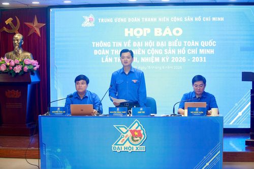 Ban Tổ chức chủ trì họp báo.