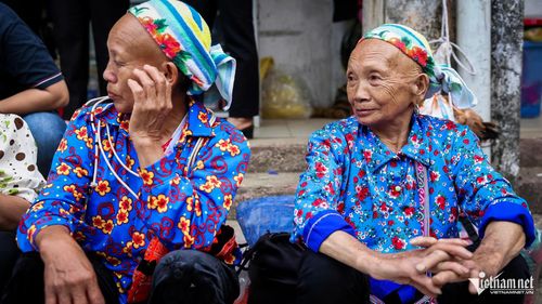 Đa số người dân ở các xã khu vực phía Tây tỉnh Cao Bằng là đồng bào dân tộc thiểu số, gặp khó khăn trong việc tiếp cận dịch vụ công trực tuyến.