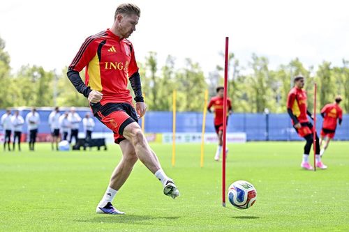 Kevin de Bruyne cùng đồng đội tập luyện chuẩn bị cho trận ra quân gặp Ai Cập. Ảnh: Belga Image