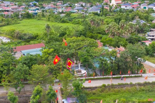 Đền Nước Lạt thờ vọng Lê Khôi tại thôn Tân Phong (xã Thạch Khê).