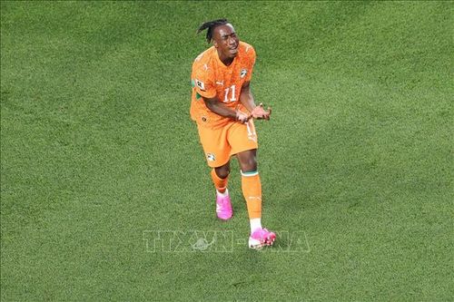 Tiền đạo Yan Diomande của tuyển Cote d'Ivoire tiếc nuối một pha sút bóng ra ngoài khung thành tuyển Ecuador. Ảnh: THX/TTXVN