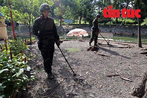 Công tác khảo sát, rà phá bom mìn và sử dụng thiết bị chuyên dụng nhằm xác định vị trí các khu vực nghi có rãnh mộ tập thể, phục vụ công tác khai quật, tìm kiếm, quy tập hài cốt liệt sĩ.