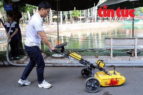 Máy rada xuyên đất của Đại học Khoa học Tự nhiên được sử dụng trong quá trình thăm dò, tìm kiếm mộ tập thể liệt sĩ tại Công viên Lê Thị Riêng.