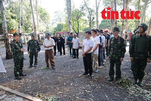 Các lực lượng tham gia khảo sát tại Công viên Lê Thị Riêng.
