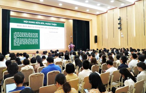 Toàn cảnh Hội thảo góp ý dự thảo Luật sửa đổi, bổ sung một số điều của Luật Chứng khoán. Ảnh: UBCK