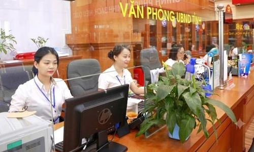 Cán bộ Văn phòng UBND tỉnh tiên phong trong chuyển đổi số, giải quyết nhanh chóng thủ tục hành chính.