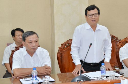 Giám đốc Ban Quản lý dự án đầu tư xây dựng công trình nông nghiệp và phát triển nông thôn tỉnh Đồng Tháp Nguyễn Đàm Thanh Tuyến phát biểu ý kiến.