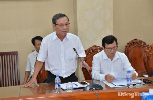 Giám đốc Ban Quản lý dự án đầu tư xây dựng công trình giao thông tỉnh Đồng Tháp Trần Minh Trung phát biểu ý kiến.
