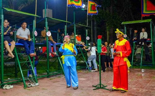  Các hoạt động văn hóa truyền thống như hội đánh bài chòi dân gian góp phần mang đến trải nghiệm ấn tượng cho du khách khi đến Quy Nhơn. Ảnh: Đ.N 