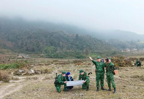 Lực lượng chức năng phối hợp kiểm soát, bảo đảm an ninh trật tự khu vực biên giới.