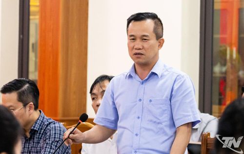 Thành viên Đoàn công tác của Bộ Khoa học và Công nghệ trao đổi, giải đáp một số nội dung.