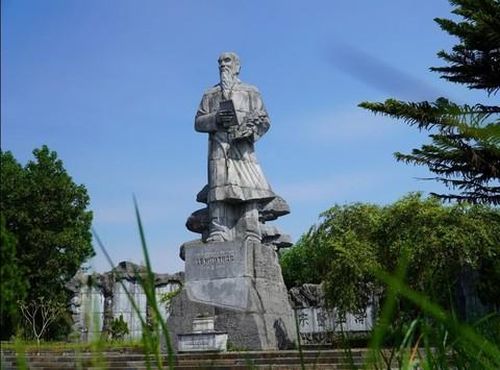 Tượng Hải Thượng Lãn Ông Lê Hữu Trác