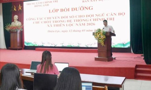 Đảng ủy xã Thiên Lộc phối hợp với Trung tâm chính trị Đông Anh tổ chức bồi dưỡng công tác chuyển đổi số cho đội ngũ cán bộ chủ chốt. Ảnh: Hy Ninh