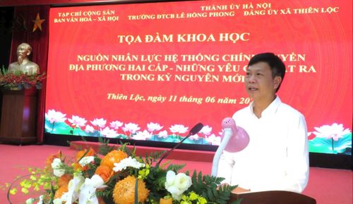 Phó Bí thư Thường trực Đảng ủy xã Thiên Lộc Phùng Khải Lợi tham luận tại Tọa đàm khoa học "Nguồn nhân lực hệ thống chính quyền địa phương hai cấp- những yêu cầu đặt ra trong kỷ nguyên mới". Ảnh: Hy Ninh