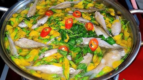 Canh chua cá linh, một trong những món ăn đặc sản miền Tây.