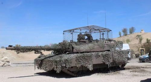 Trong cuộc bắn thử tại Abu Dhabi được công bố hồi tháng 5, xe tăng này đã sử dụng đạn chùm OEFC F1 cỡ 120 mm để bắn hạ UAV bay thấp.