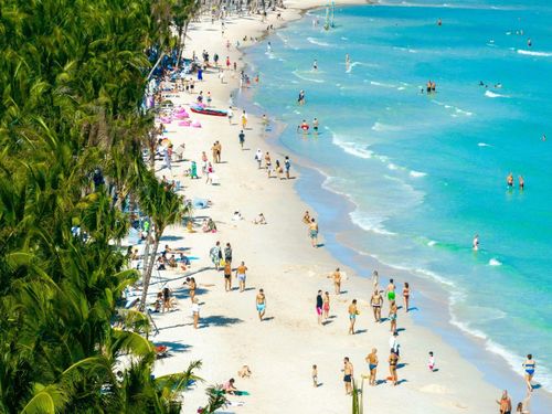  Vẻ đẹp thiên nhiên ưu ái của Bãi Kem – Top 50 bãi biển đẹp nhất hành tinh – thu hút đông đảo du khách hàng năm (Ảnh: Fabl Belek). 