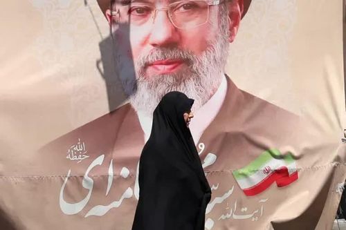  Ông Pezeshkian khẳng định Lãnh đạo tối cao Mojtaba Khamenei là nhân tố quyết định trong việc bổ sung các điều khoản nhằm giữ vững lợi ích quốc gia. Ảnh: EPA. 