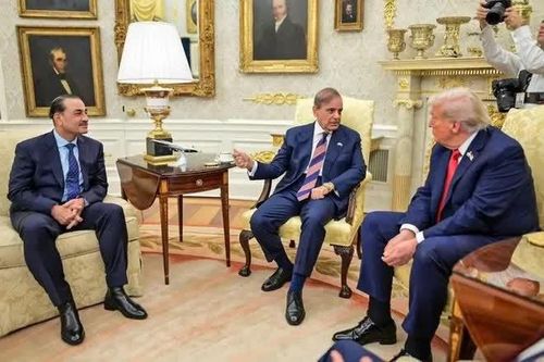 Thống chế Asim Munir có mối quan hệ tốt đẹp với Washington nói chung và Tổng thống Mỹ Donald Trump nói riêng, tạo tiền đề cho hoạt động đàm phán giữa Tehran và Washington. Ảnh: Reuters.