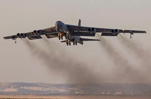 Một chiếc B-52H Stratofortress rời Căn cứ Không quân Edwards, ngày 25/6/2025. Ảnh: Không quân Mỹ. 