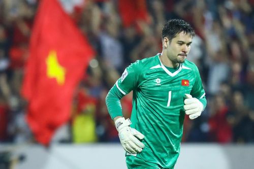  Nguyễn Filip vẫn sở hữu kỹ năng chơi chân thượng thặng, vượt trội các thủ môn hiện tại của bóng đá Việt Nam. Ảnh: Minh Chiến. 