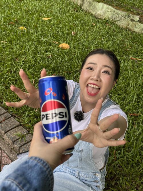 Phan Hoàng Kim - chủ kênh Ahihi Peekaboo chia sẻ đã có một ngày thật vui vì "chạm được từ cảm xúc tới dạ dày" khi tham gia vào hành trình "Chạm di sản" khắp phường Sài Gòn.