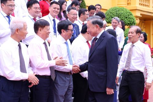 Chiều 16/6/2026, tại Phủ Chủ tịch, Tổng Bí thư, Chủ tịch nước Tô Lâm gặp mặt 101 nhà báo tiêu biểu đoạt Giải Báo chí Quốc gia qua các năm, nhân dịp Kỷ niệm 101 năm Ngày Báo chí cách mạng Việt Nam (21/6/1925 - 21/6/2026). Ảnh: Văn Điệp – TTXVN