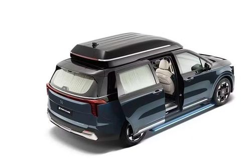 Tùy chọn thứ hai là động cơ hybrid 1.6L tăng áp, phù hợp với xu hướng tiết kiệm nhiên liệu và tối ưu mô-men xoắn ở dải tốc độ thấp, đặc biệt hữu ích trong môi trường đô thị.