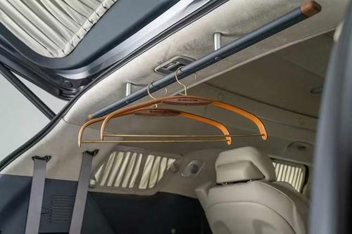Về vận hành, Kia cung cấp hai tùy chọn động cơ cho Carnival High Roof. Đầu tiên là động cơ xăng 3.5L, tập trung vào khả năng vận hành mạnh mẽ và mượt mà.
