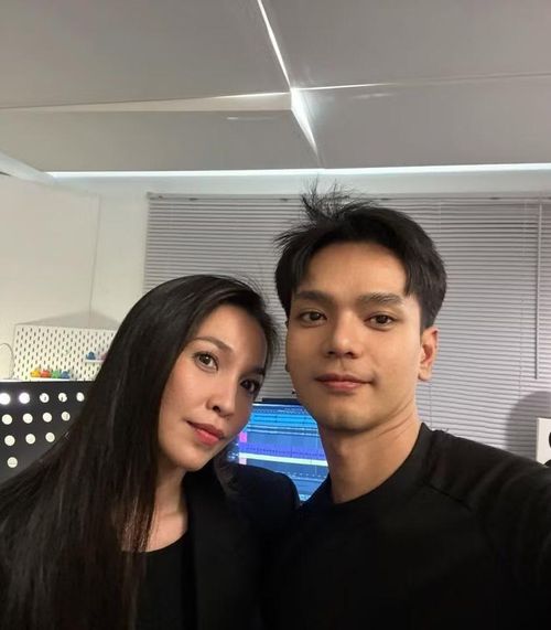 Nhạc sĩ Ssay Huỳnh cùng ca sĩ Hiền Thục trong lần thực hiện ca khúc. Ảnh: NVCC.