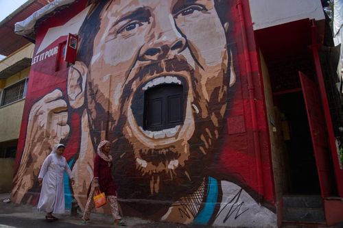 Bức tranh tường hình Lionel Messi do nghệ sĩ Mooz Graffiti thực hiện tại Mumbai, Ấn Độ.