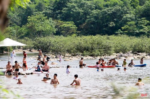 Dọc suối Rào Àn được định hướng thành khu du lịch cộng đồng, tạo sự liên kết giữa các hộ kinh doanh để cùng phát triển.