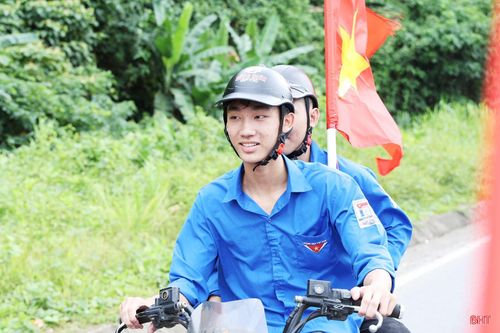 Em Phan Nhật Vĩnh Lâm - học sinh lớp 11A1, Trường THPT Cao Thắng tham gia mít tinh, diễu hành phòng, chống ma túy năm 2026.
