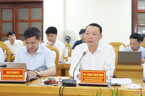 Chủ tịch UBND tỉnh Phan Thiên Định phát biểu tại buổi làm việc.