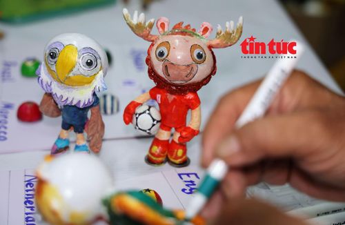 Để tạo hình cho các linh vật của World Cup, ông Tâm phải dành nhiều thời gian, tâm huyết của mình vào các sản phẩm.