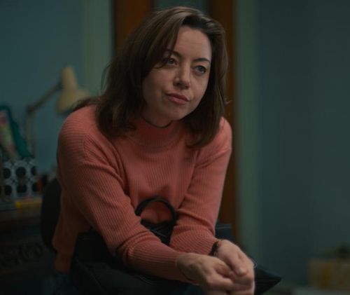 Aubrey Plaza góp mặt trong The Accompanist, tác phẩm đầu tay của diễn viên kiêm đạo diễn Zach Woods. Ảnh: NSX