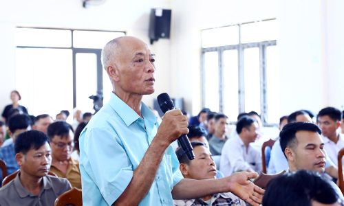  Cử tri nêu ý kiến kiến nghị. 