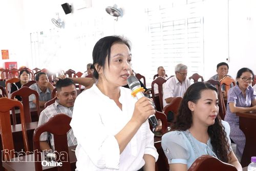 Cử tri nêu kiến nghị.