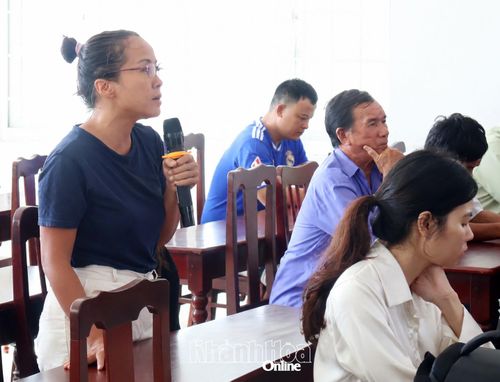 Cử tri xã Vĩnh Hải phát biểu ý kiến.
