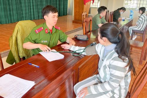 Công an tỉnh Lâm Đồng duy trì hiệu quả công tác chăm sóc y tế tại các cơ sở giam giữ. Ảnh Thiện Nhân