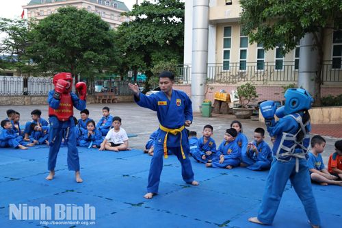 Vovinam là một trong những môn học được nhiều phụ huynh lựa chọn cho con em tham gia trong dịp hè nhằm rèn luyện sức khỏe và ý chí.