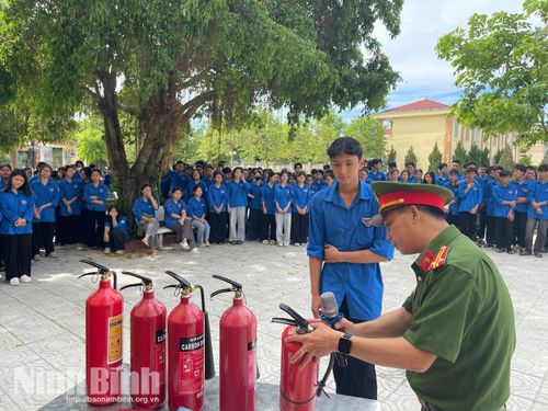 Hoạt động tuyên truyền kỹ năng phòng cháy, chữa cháy góp phần nâng cao ý thức và kỹ năng tự bảo vệ cho thanh, thiếu nhi trong dịp hè.