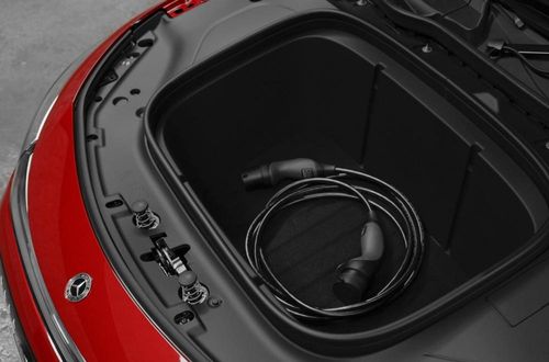 CLA 200 electric được phát triển để tương thích với đa dạng hệ thống trạm sạc
