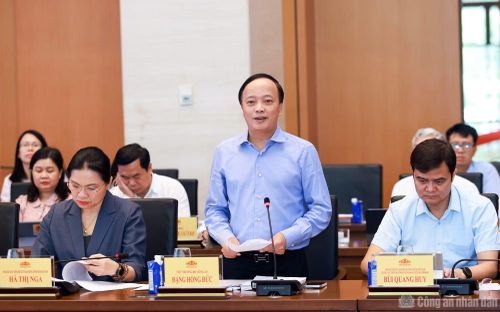  Thứ trưởng Đặng Hồng Đức phát biểu tại hội nghị. 