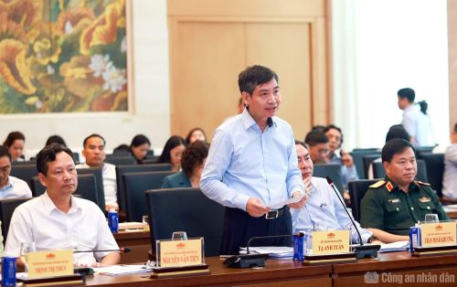 Các đại biểu đóng góp ý kiến tại hội nghị